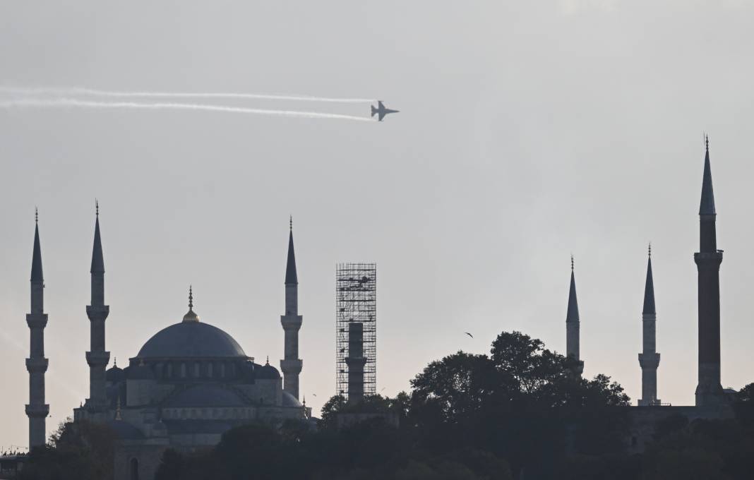 SOLOTÜRK'ten rekor kıran gösteri. İstanbulluları büyülediler 9